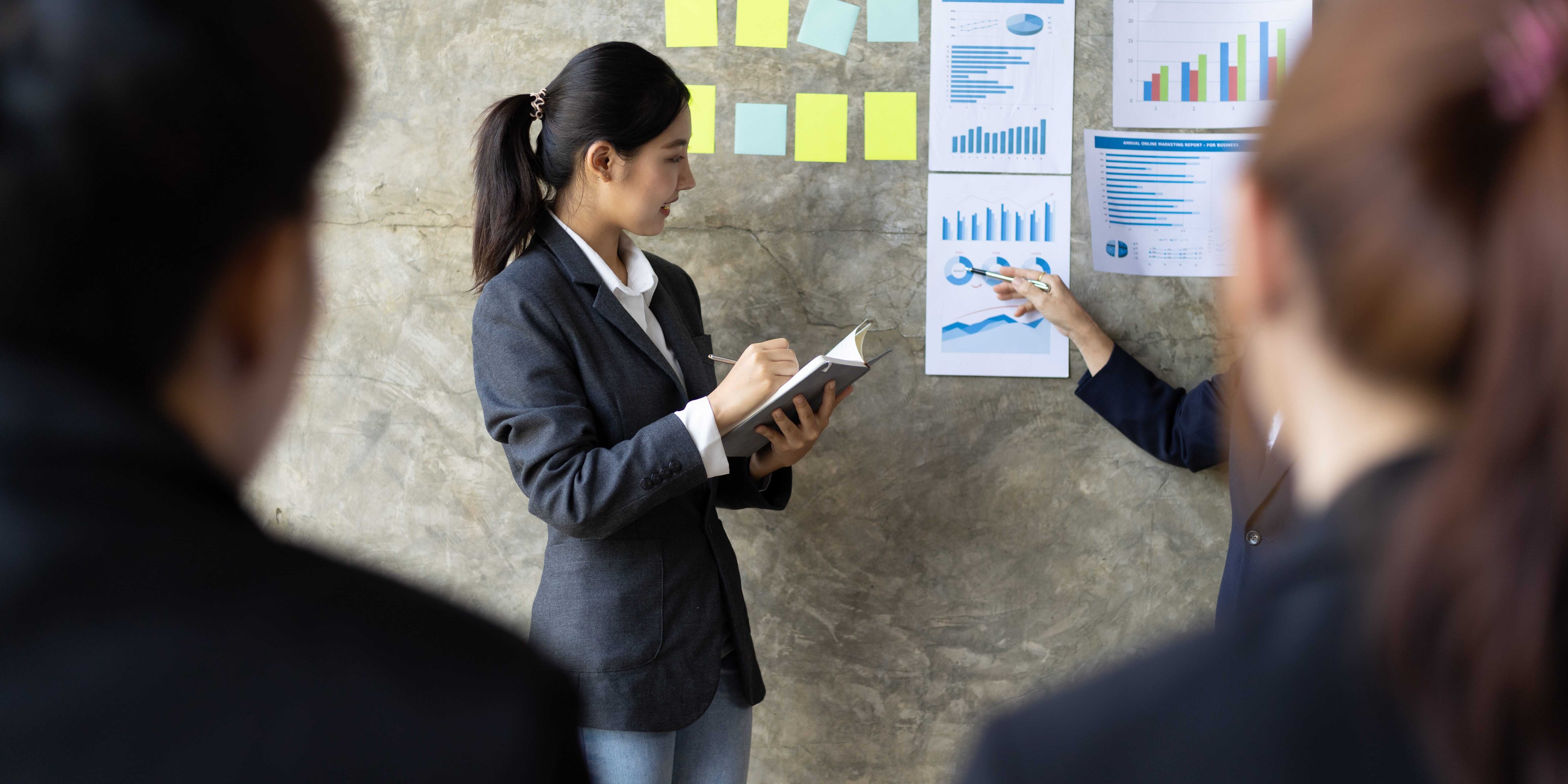 business-meeting-2024-03-22-23-00-35-utc conseil, développement, banque, transformation