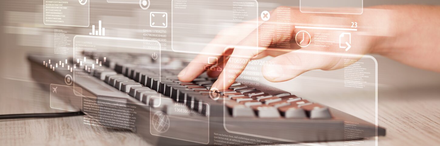 hand-touching-keyboard-with-high-tech-button-scree-2025-10-13-12-52-39-utc Quand les agents IA redessinent la distribution en assurance